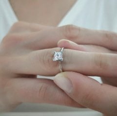 0.50 Karat Pırlanta Tektaş Yüzük HRD Sertifikalı