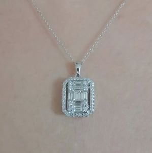 1.10 Karat Pırlanta Baget Kolye