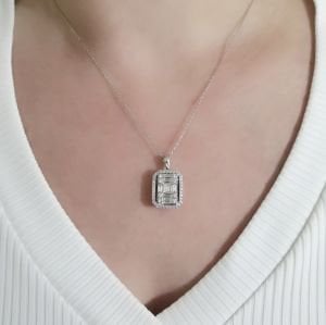 1.10 Karat Pırlanta Baget Kolye
