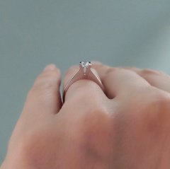 0.26 Karat Pırlanta Tektaş Yüzük HRD sertifikalı