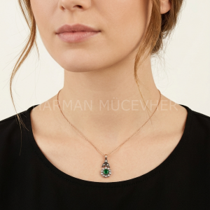 0,54 Karat Elmas Zümrüt Gül Kolye