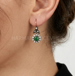 0,94 Karat Elmas Zümrüt Gül Küpe