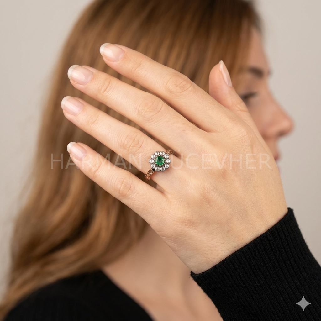 0,48 Karat Elmas Zümrüt Gül Yüzük