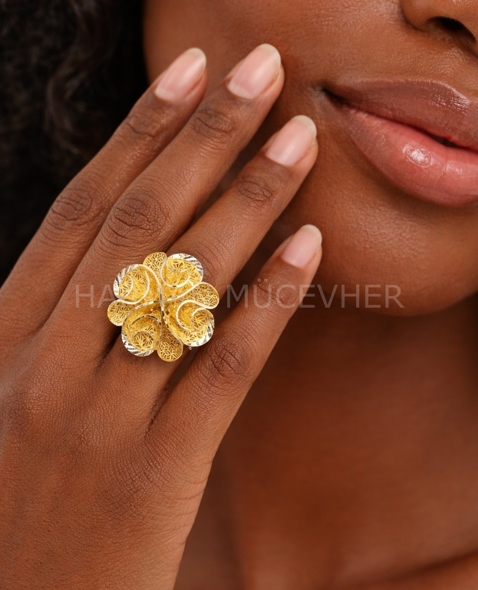 Altın Filigree Flower Yüzük