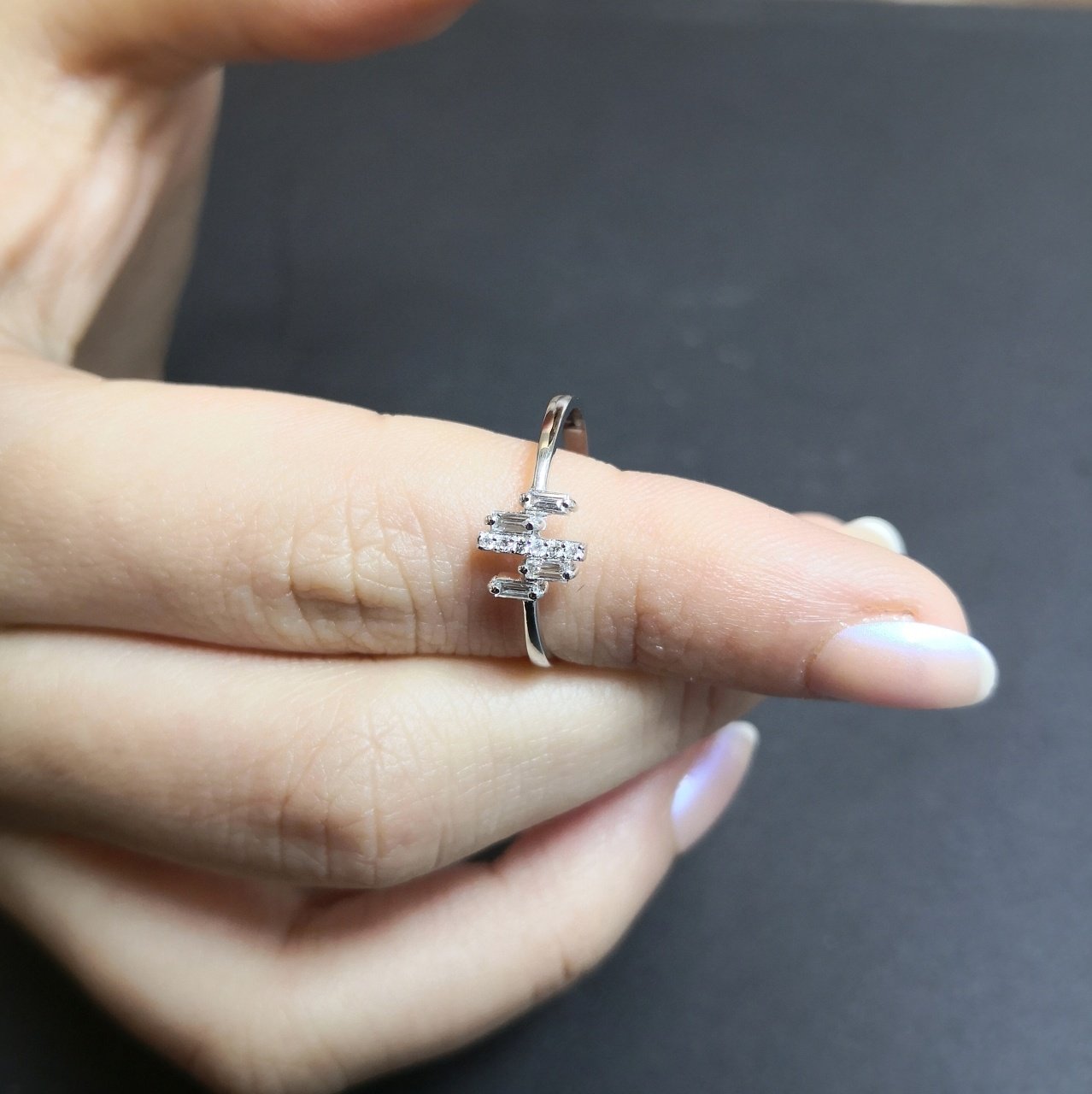 0.14 Karat Pırlanta Baget Yüzük