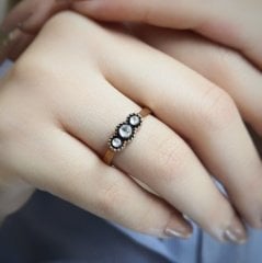 0.11 Karat Elmas Tria Yüzük