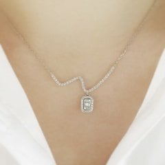 0.39 Karat Pırlanta Baget Kolye