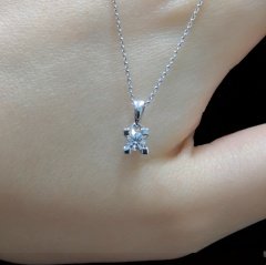 0.24 Karat Pırlanta Tektaş Kolye